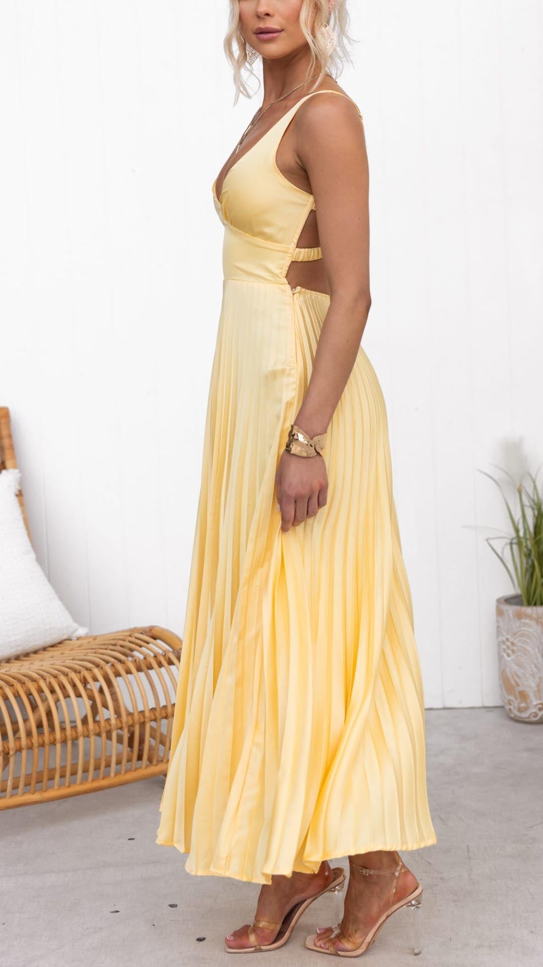 Aby - Żółta Plisowana Sukienka Maxikleid z V-dekoltem - Eliza-Warszawa